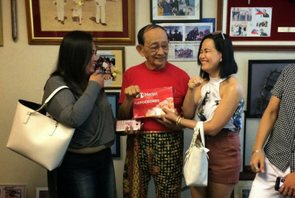 Pres. Ramos gets a box of Merzci Napoleones